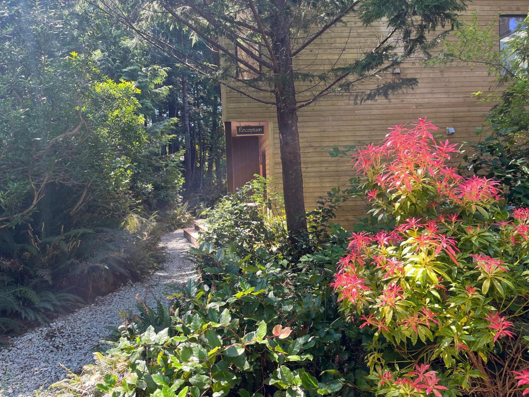 Hyphocus Inn Ucluelet Exterior photo
