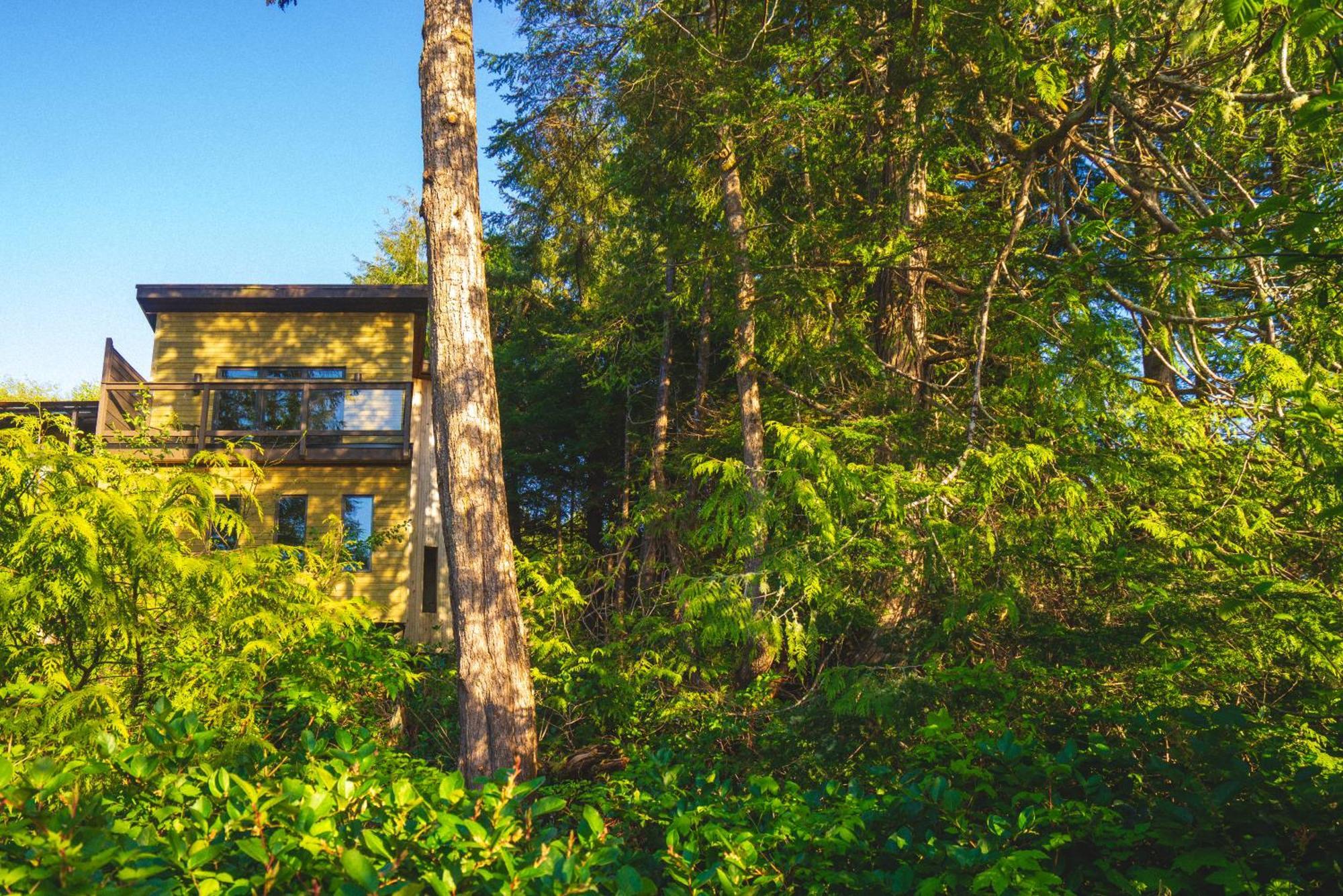 Hyphocus Inn Ucluelet Exterior photo